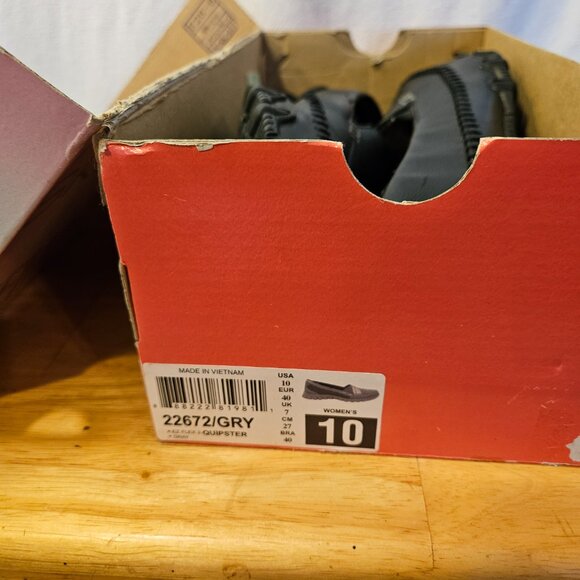 Women's Skechers Relaxed Fit with Memory Foam.  -- ITEM #1954 - Picture 7 of 8